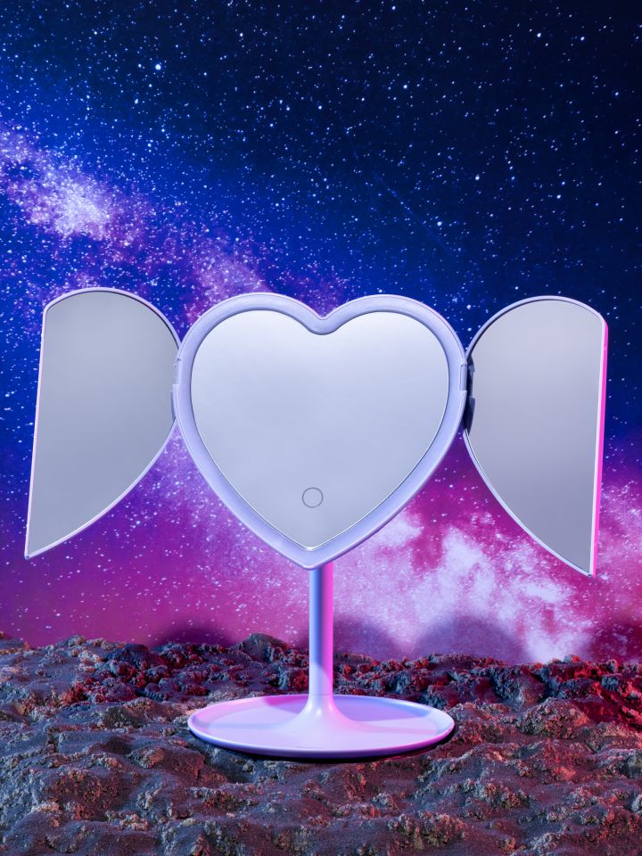 מראת לד לב נפתח