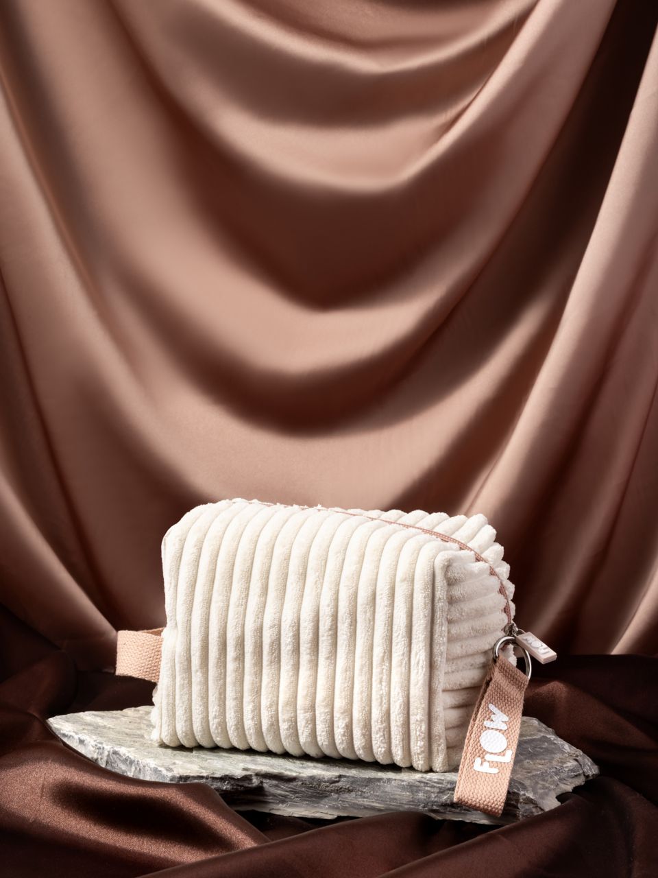 תיק ביוטי פלאפי